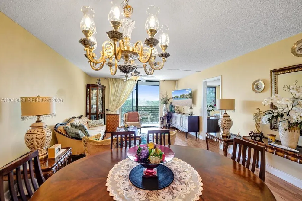 1000 Colony Point Cir #422 Pembroke Pines, FL 33026