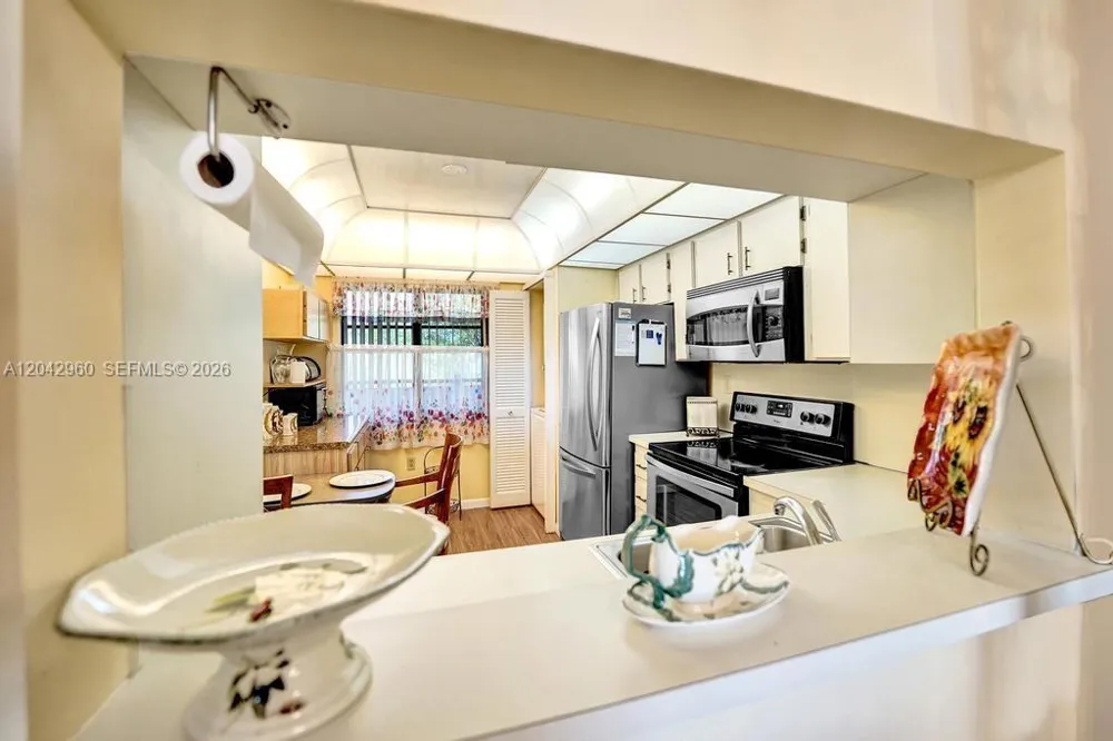 1000 Colony Point Cir #422 Pembroke Pines, FL 33026