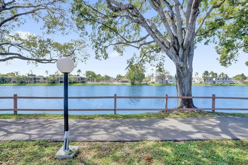 1000 Colony Point Cir #422 Pembroke Pines, FL 33026