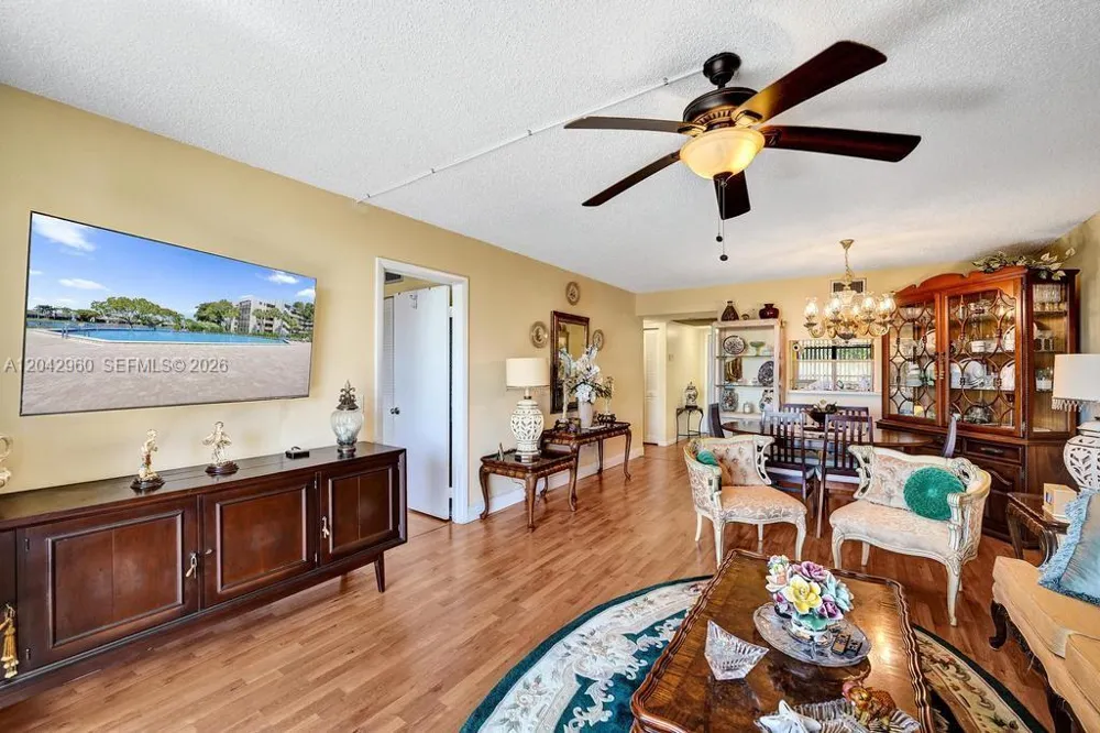 1000 Colony Point Cir #422 Pembroke Pines, FL 33026