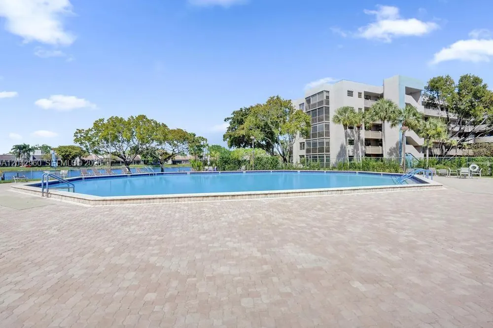 1000 Colony Point Cir #422 Pembroke Pines, FL 33026