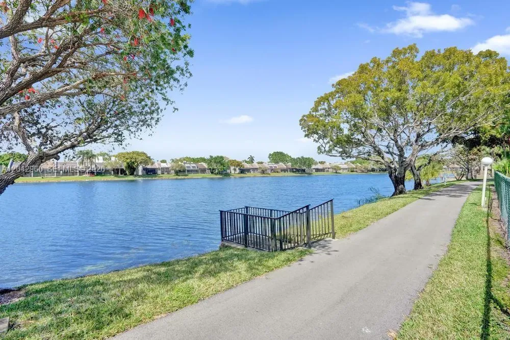 1000 Colony Point Cir #422 Pembroke Pines, FL 33026