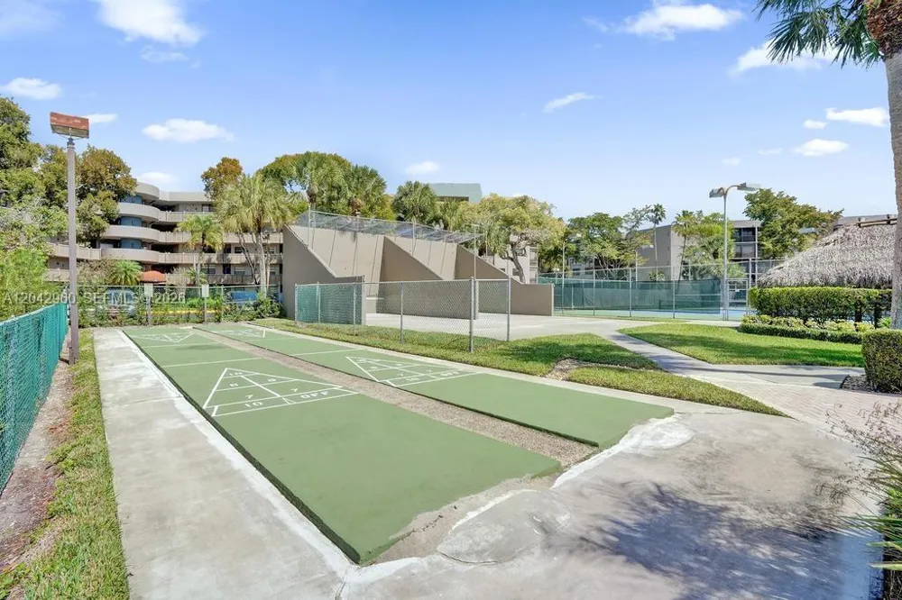 1000 Colony Point Cir #422 Pembroke Pines, FL 33026