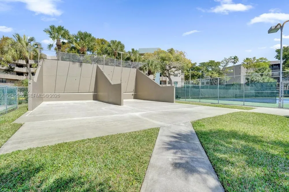 1000 Colony Point Cir #422 Pembroke Pines, FL 33026
