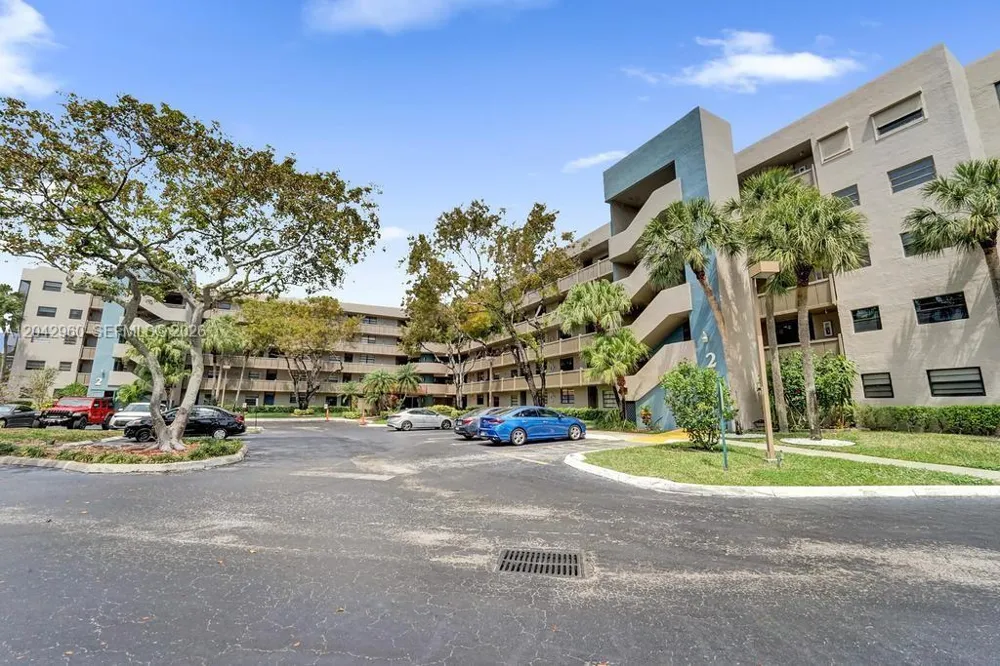 1000 Colony Point Cir #422 Pembroke Pines, FL 33026