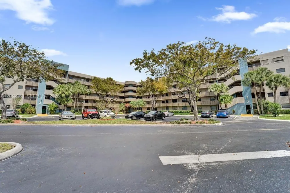 1000 Colony Point Cir #422 Pembroke Pines, FL 33026