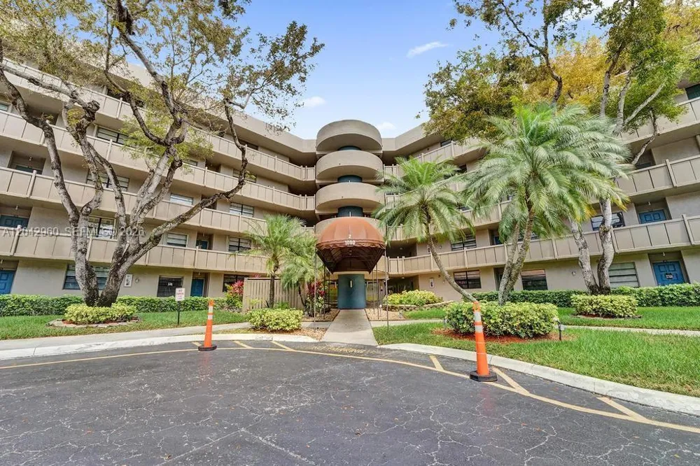 1000 Colony Point Cir #422 Pembroke Pines, FL 33026
