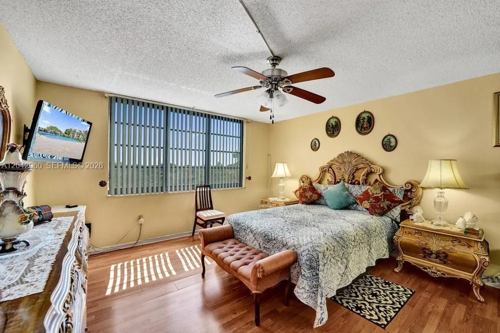 1000 Colony Point Cir #422 Pembroke Pines, FL 33026