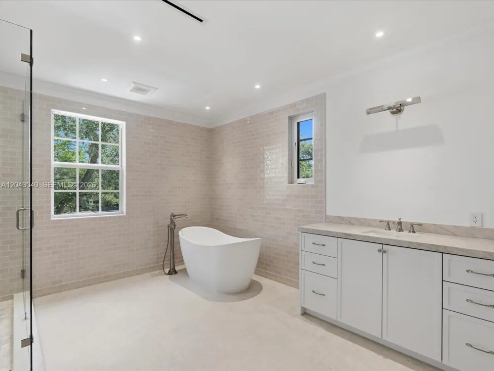 6333 SW 69th St South Miami, FL 33143