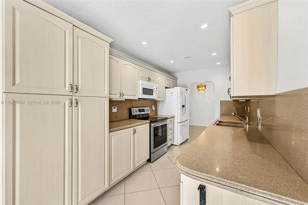 2832 NW 10th Ave Wilton Manors, FL 33311