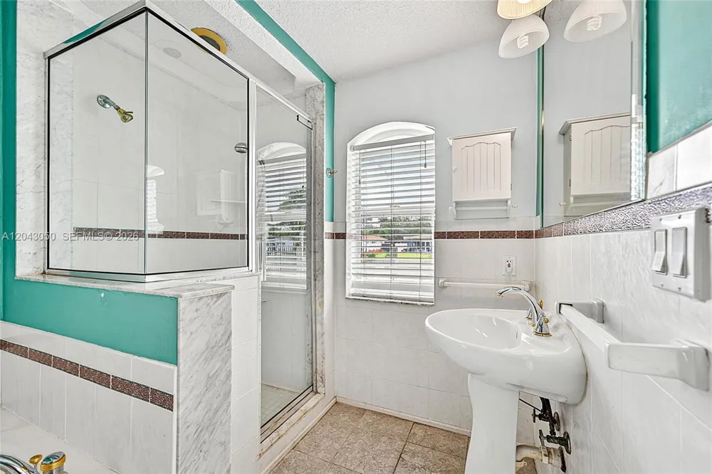 2832 NW 10th Ave Wilton Manors, FL 33311