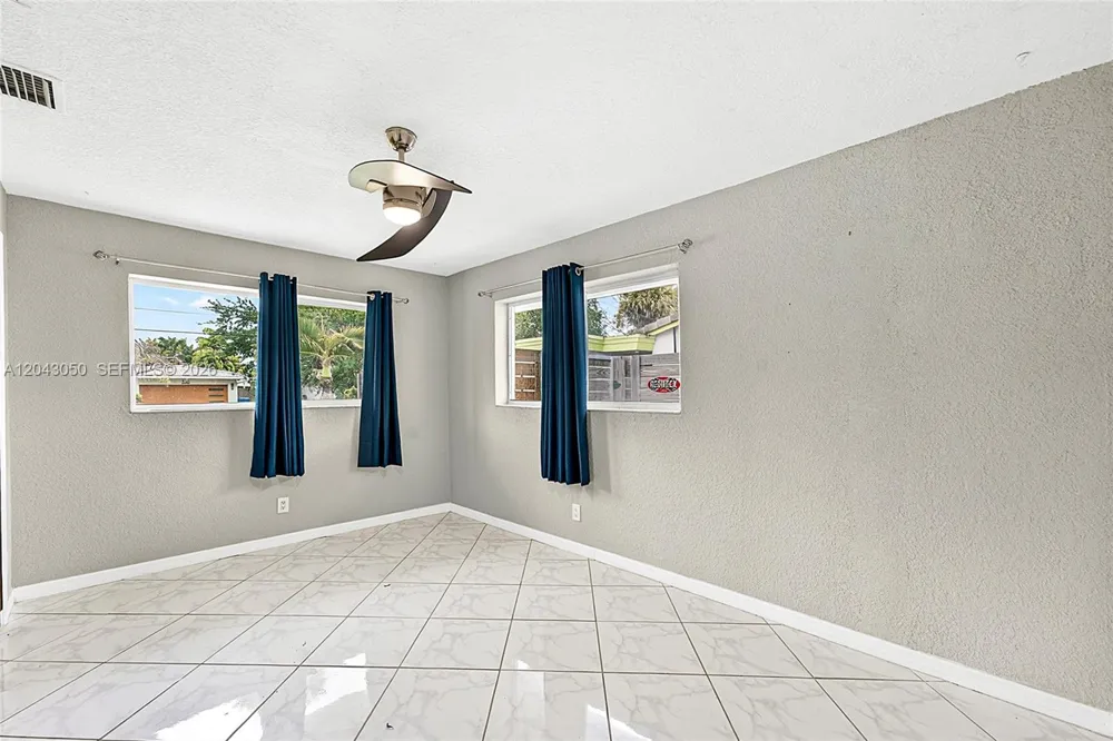 2832 NW 10th Ave Wilton Manors, FL 33311