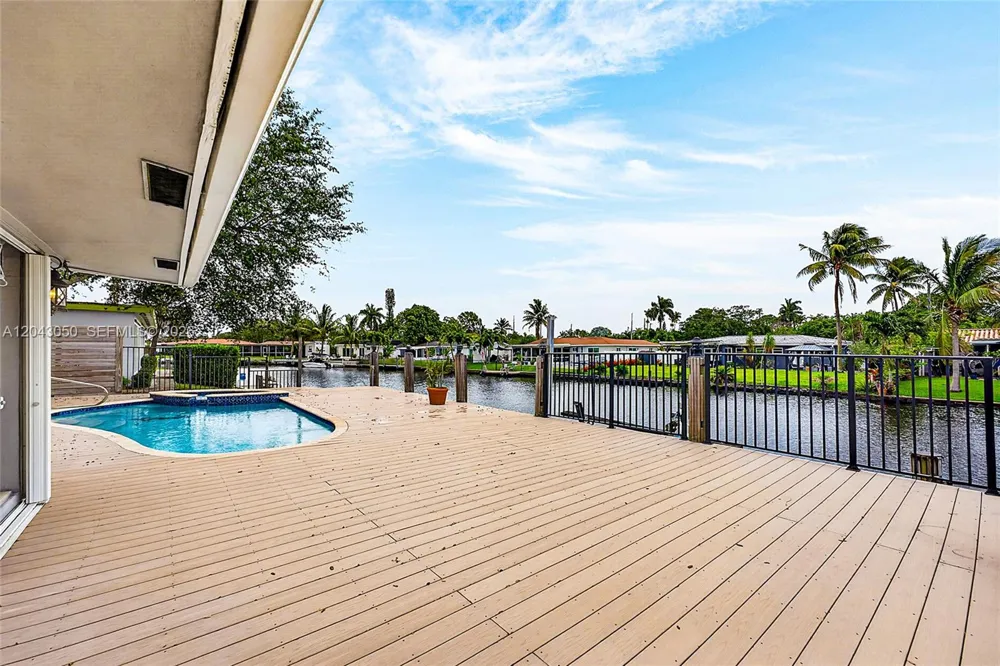2832 NW 10th Ave Wilton Manors, FL 33311