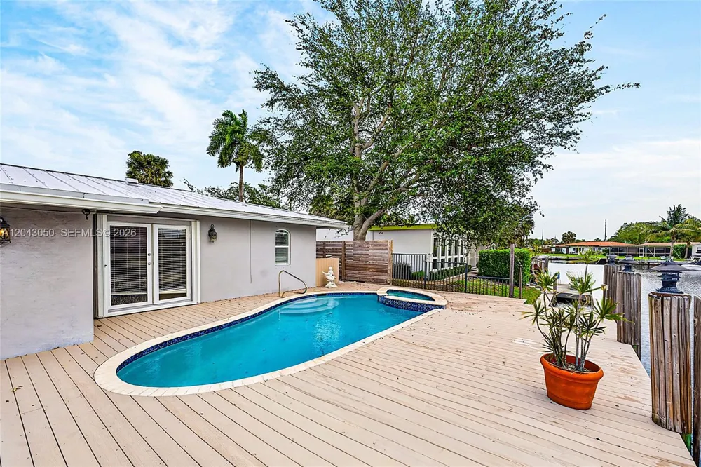 2832 NW 10th Ave Wilton Manors, FL 33311