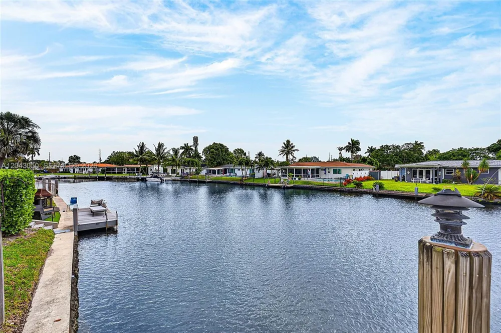 2832 NW 10th Ave Wilton Manors, FL 33311