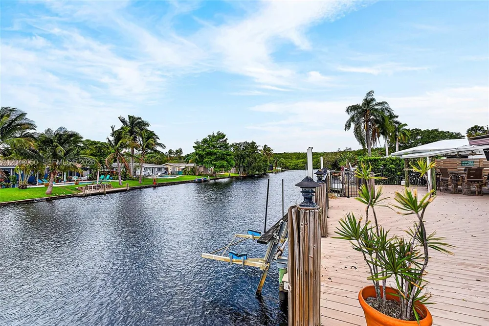 2832 NW 10th Ave Wilton Manors, FL 33311