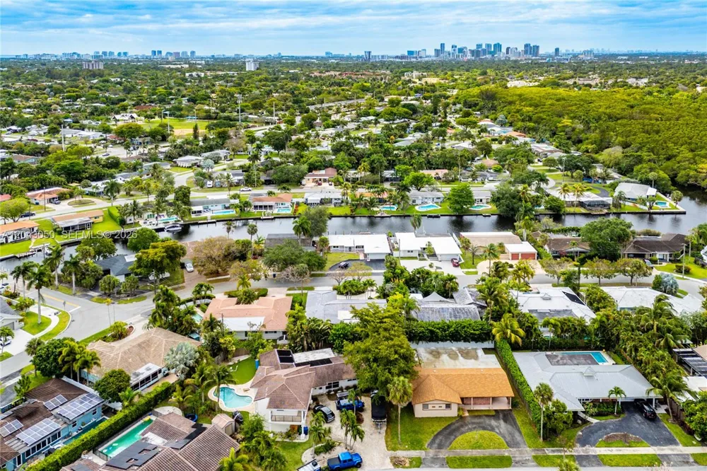 2832 NW 10th Ave Wilton Manors, FL 33311