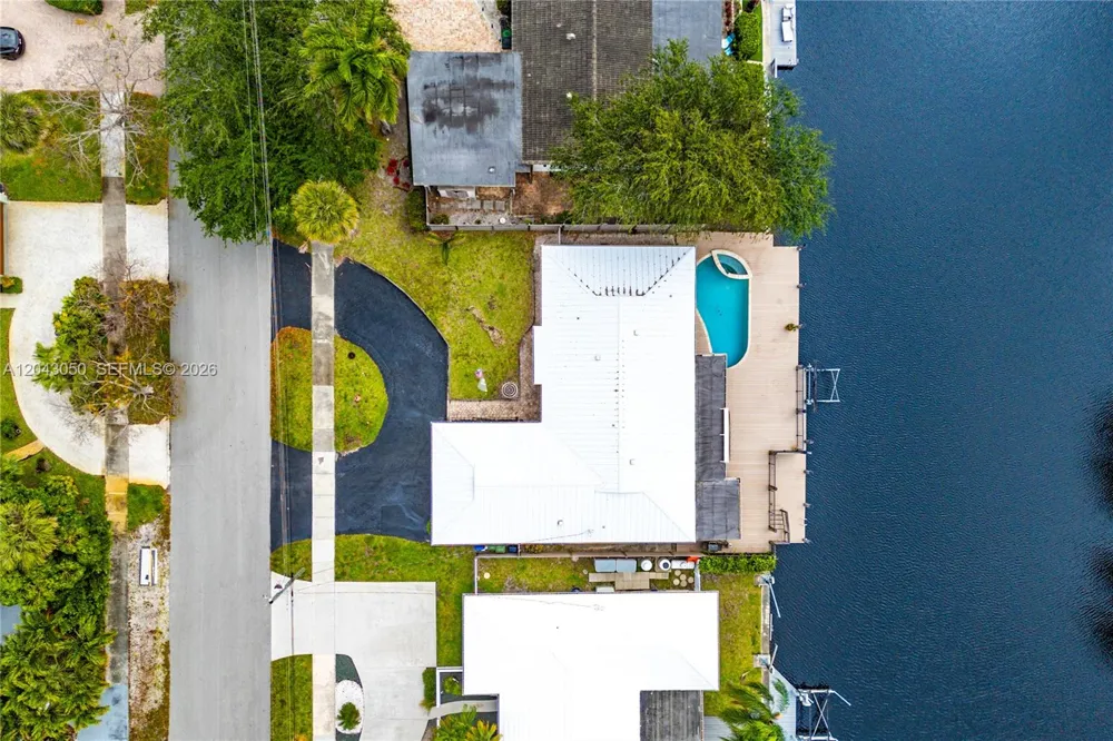 2832 NW 10th Ave Wilton Manors, FL 33311