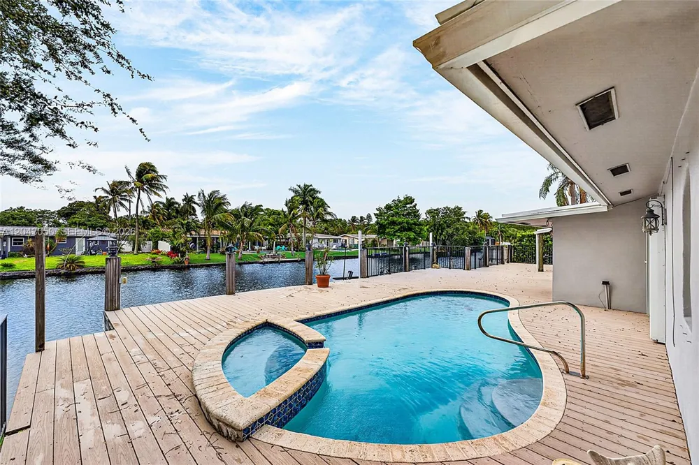 2832 NW 10th Ave Wilton Manors, FL 33311