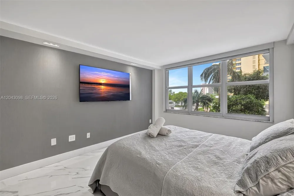 2751 S Ocean Dr #404N Hollywood, FL 33019