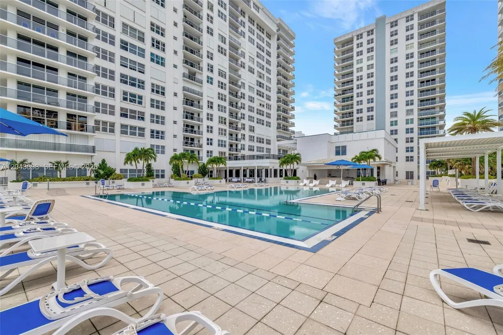 2751 S Ocean Dr #404N Hollywood, FL 33019