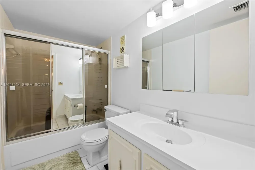 4025 Nob Hill Rd #301 Sunrise, FL 33351
