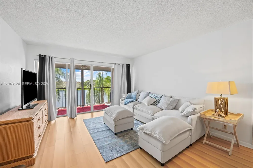 4025 Nob Hill Rd #301 Sunrise, FL 33351