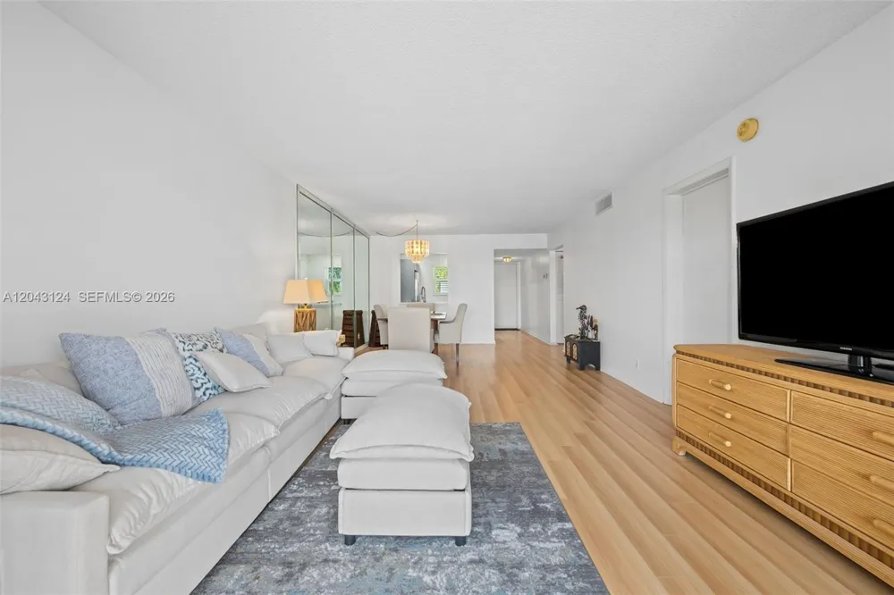 4025 Nob Hill Rd #301 Sunrise, FL 33351