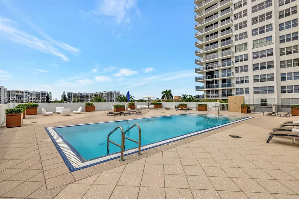 2751 S Ocean Dr #404N Hollywood, FL 33019