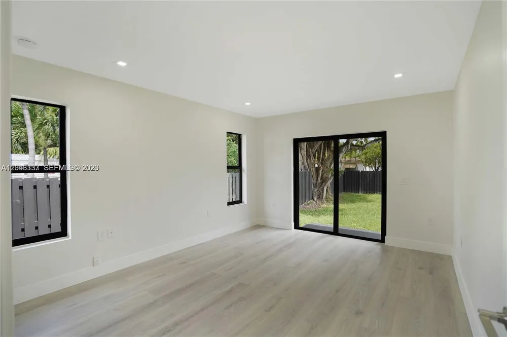 222 SW 3rd Ter Dania Beach, FL 33004