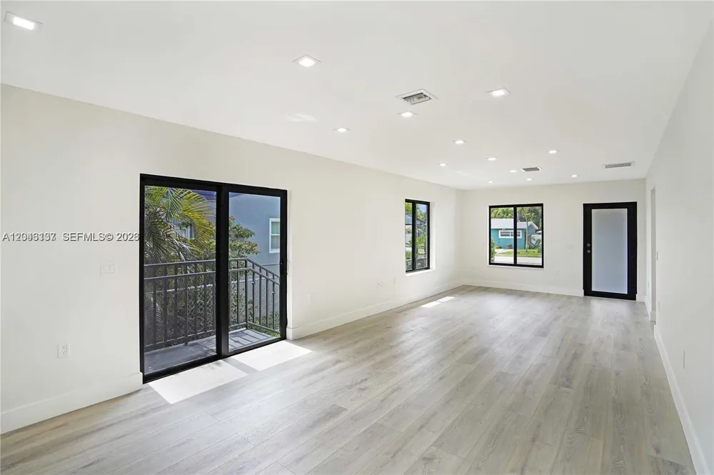 222 SW 3rd Ter Dania Beach, FL 33004