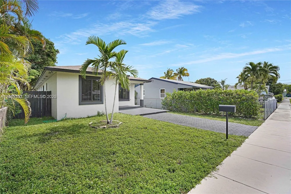 222 SW 3rd Ter Dania Beach, FL 33004