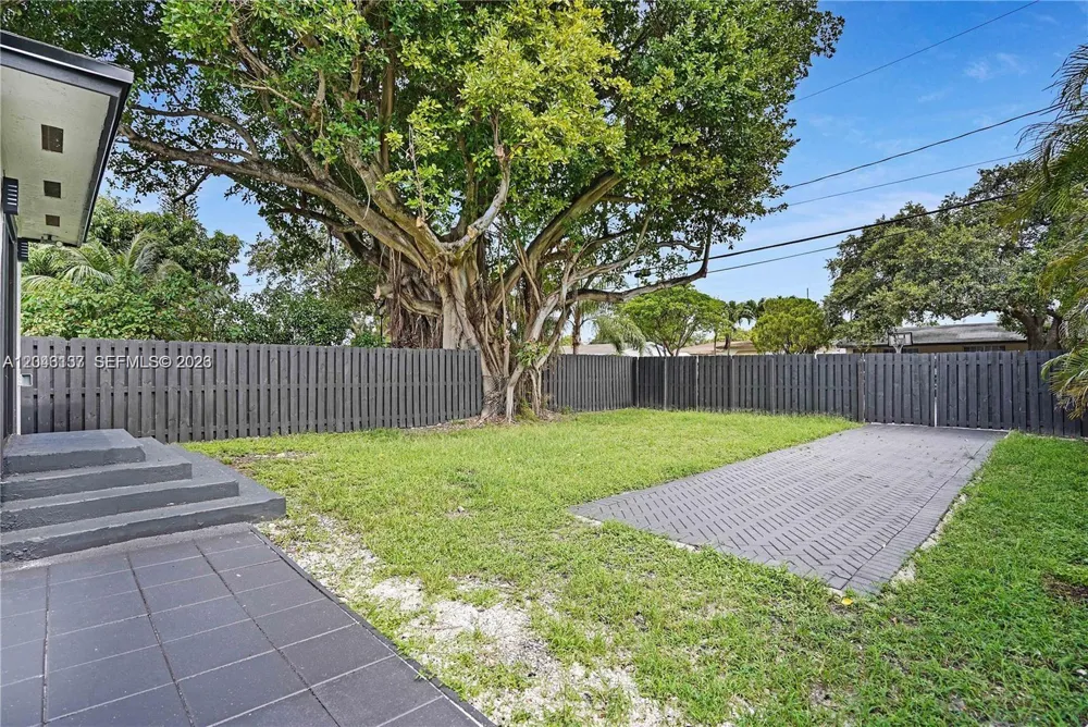 222 SW 3rd Ter Dania Beach, FL 33004