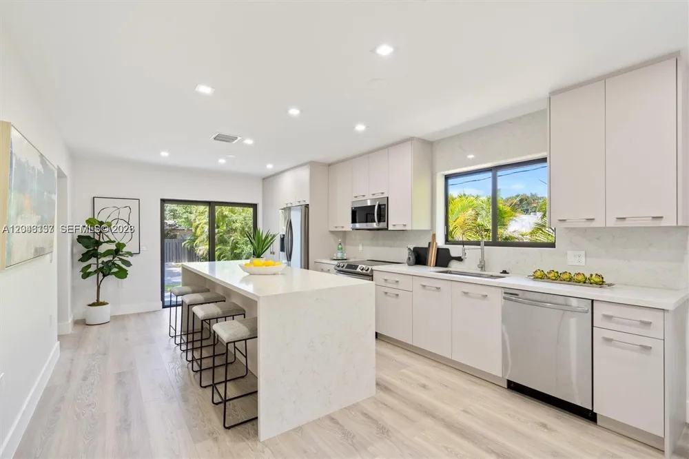 222 SW 3rd Ter Dania Beach, FL 33004