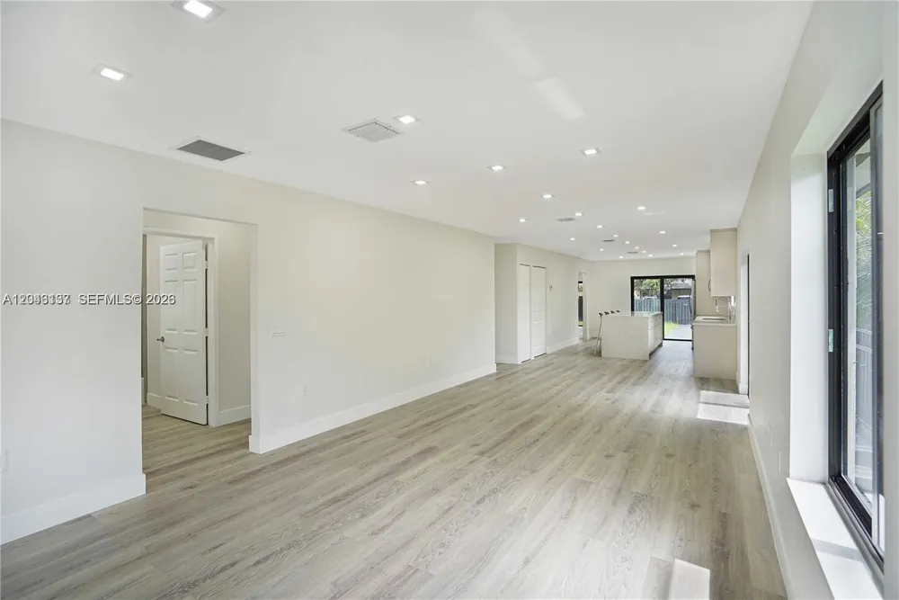 222 SW 3rd Ter Dania Beach, FL 33004