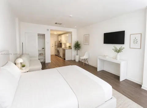 10275 Collins Ave #115