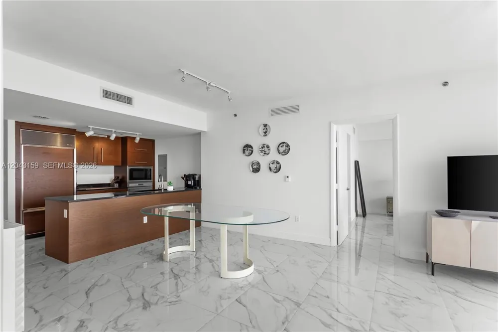 465 Brickell Ave #5505 Miami, FL 33131