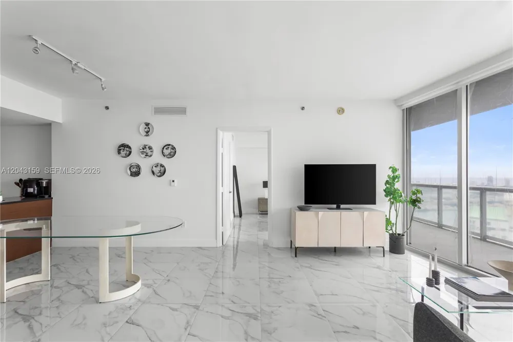 465 Brickell Ave #5505 Miami, FL 33131