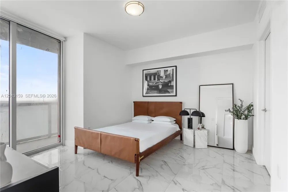 465 Brickell Ave #5505 Miami, FL 33131
