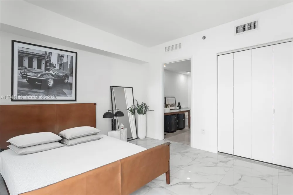 465 Brickell Ave #5505 Miami, FL 33131