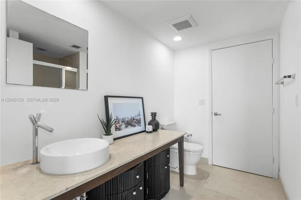 465 Brickell Ave #5505 Miami, FL 33131