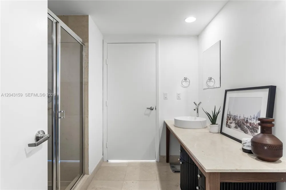 465 Brickell Ave #5505 Miami, FL 33131