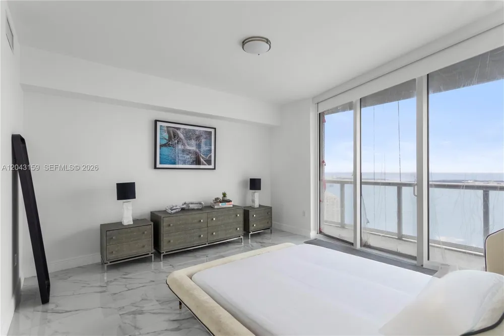 465 Brickell Ave #5505 Miami, FL 33131