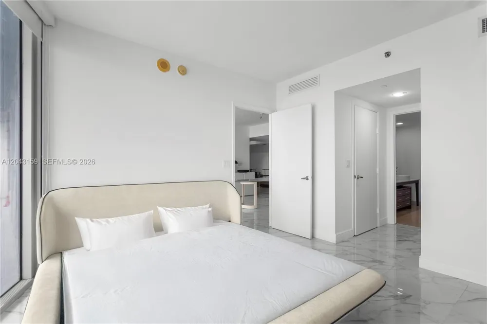 465 Brickell Ave #5505 Miami, FL 33131