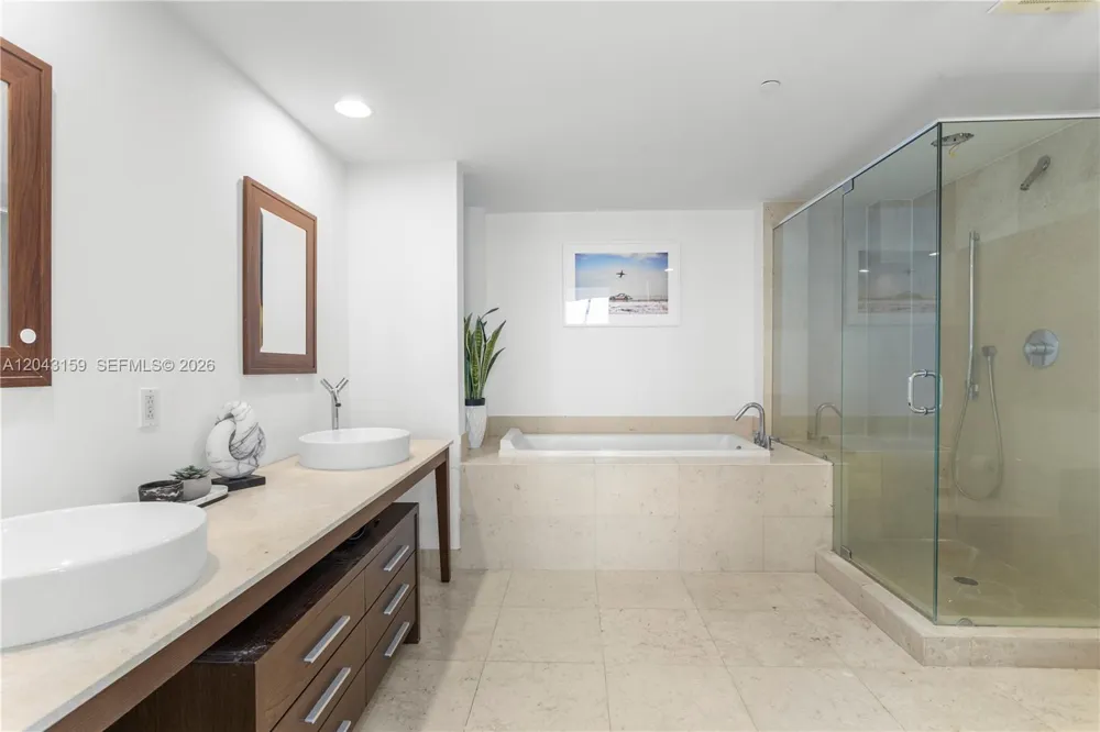 465 Brickell Ave #5505 Miami, FL 33131