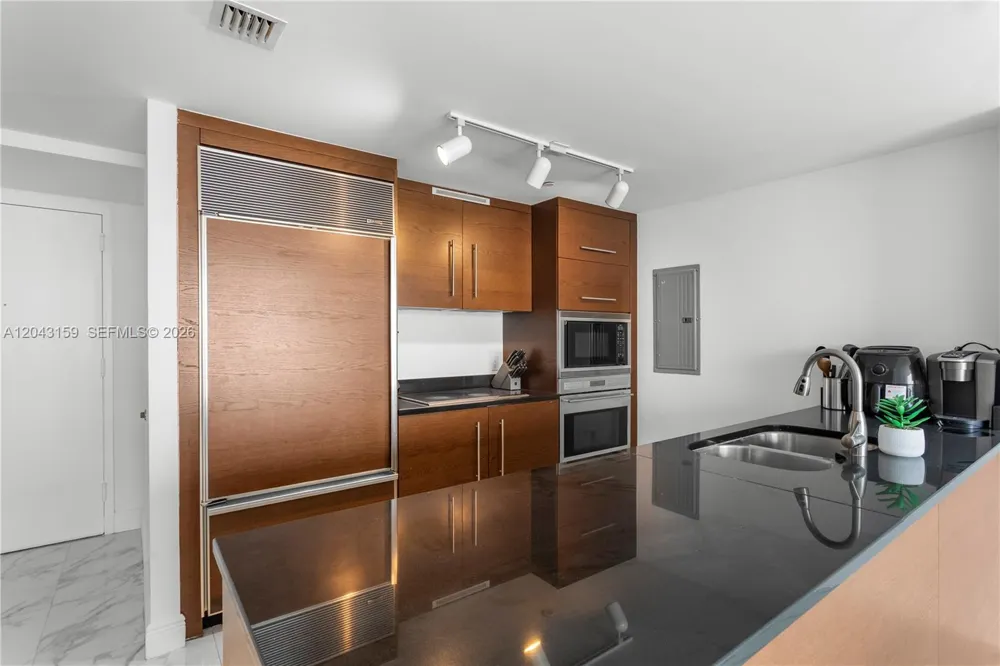 465 Brickell Ave #5505 Miami, FL 33131