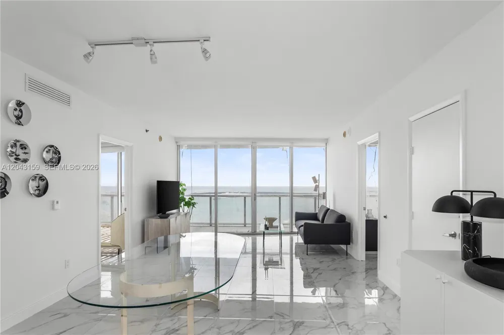 465 Brickell Ave #5505 Miami, FL 33131