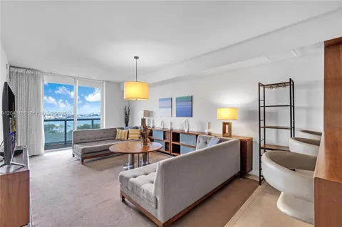 50 Biscayne Blvd #904