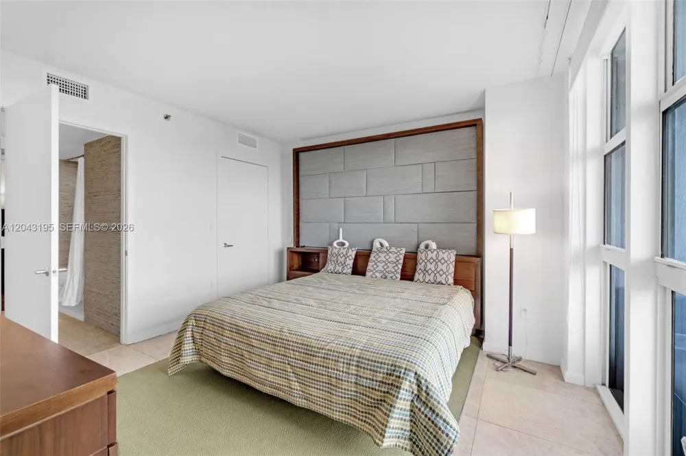 50 Biscayne Blvd #904 Miami, FL 33132