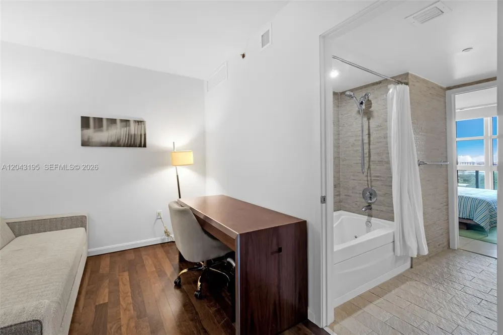 50 Biscayne Blvd #904 Miami, FL 33132